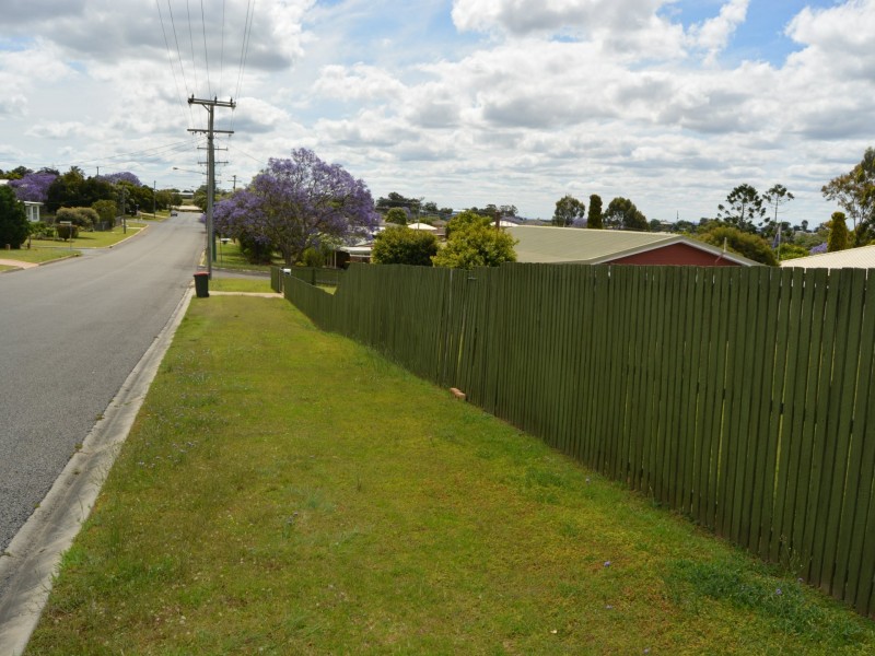 123 Locke Street, Warwick QLD 4370