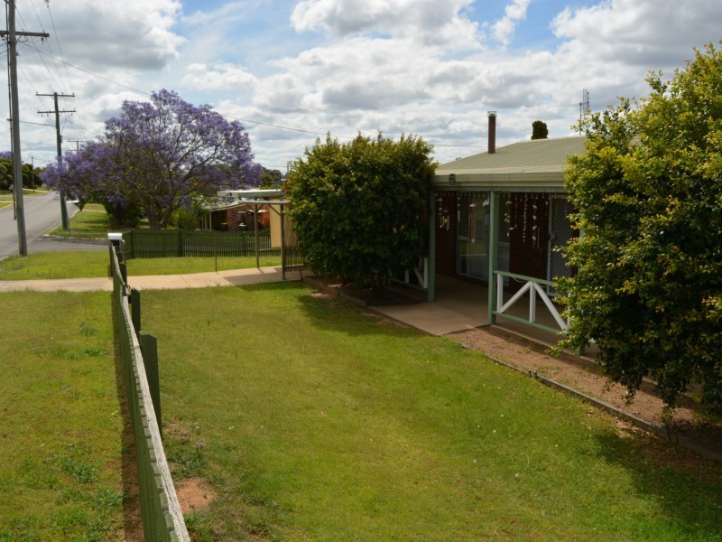 123 Locke Street, Warwick QLD 4370