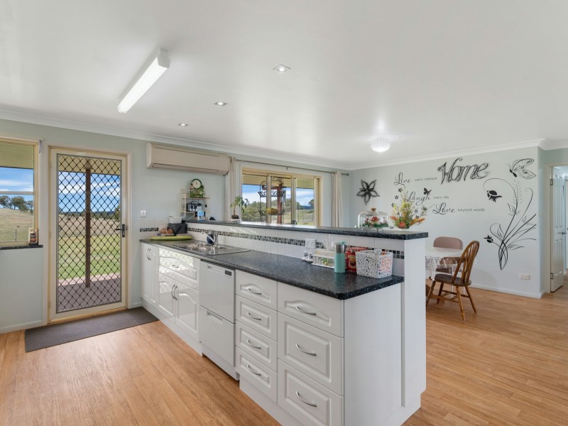 4 Browns Road, Dalveen QLD 4374