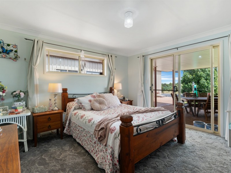 4 Browns Road, Dalveen QLD 4374