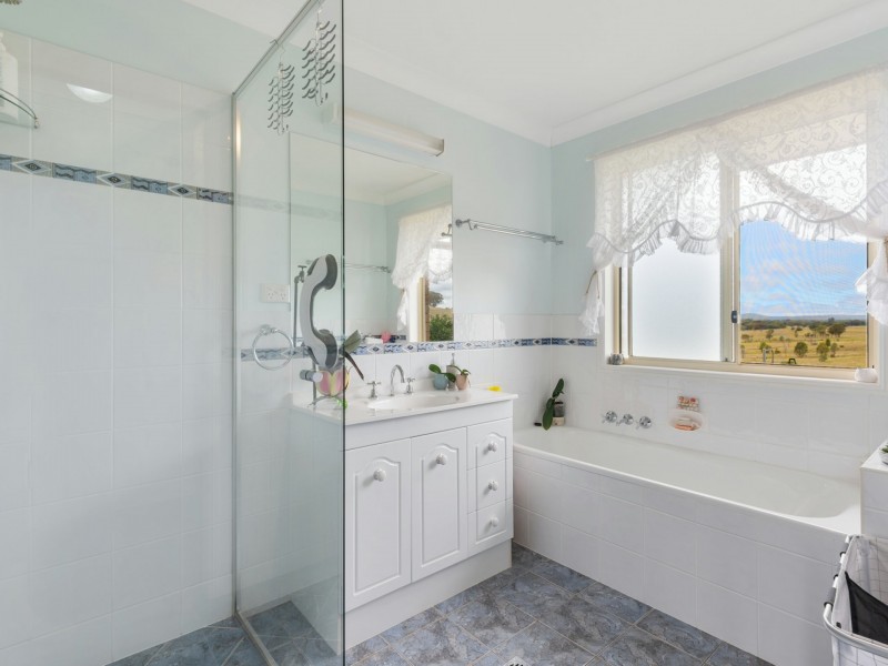 4 Browns Road, Dalveen QLD 4374