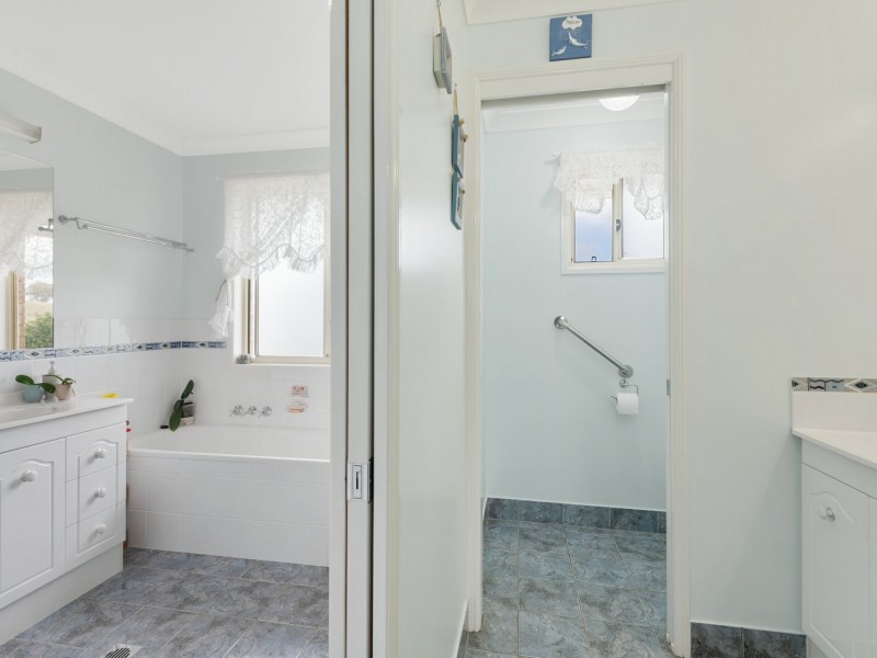 4 Browns Road, Dalveen QLD 4374