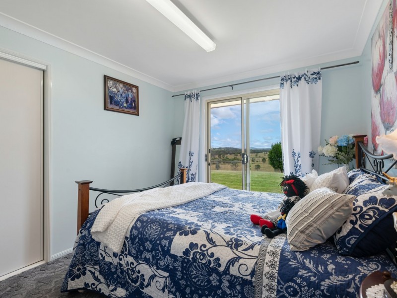 4 Browns Road, Dalveen QLD 4374