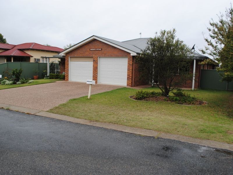 2/20 Myrtle Avenue, Warwick QLD 4370