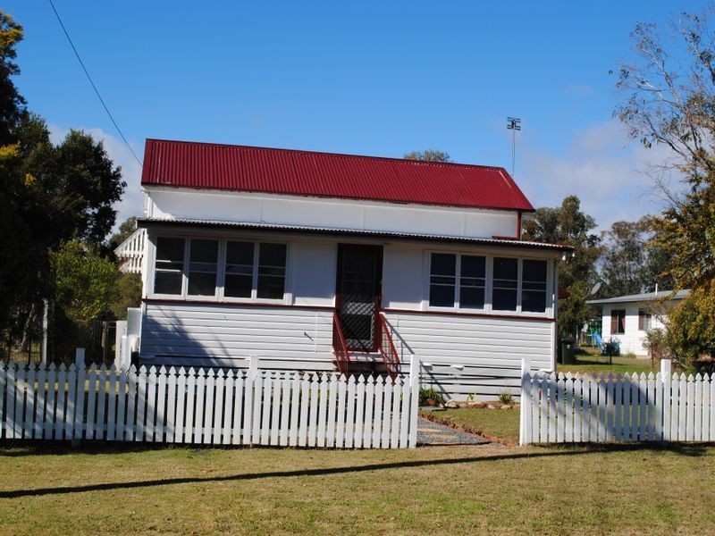 12 Devitt Street, Warwick QLD 4370