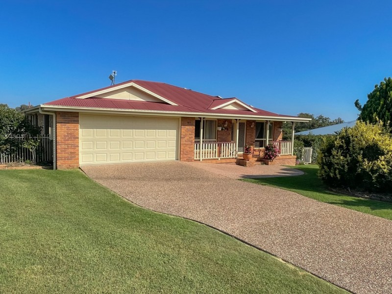 12 North Street, Rosenthal Heights QLD 4370