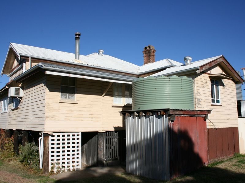 35 LYONS ST, Warwick QLD 4370