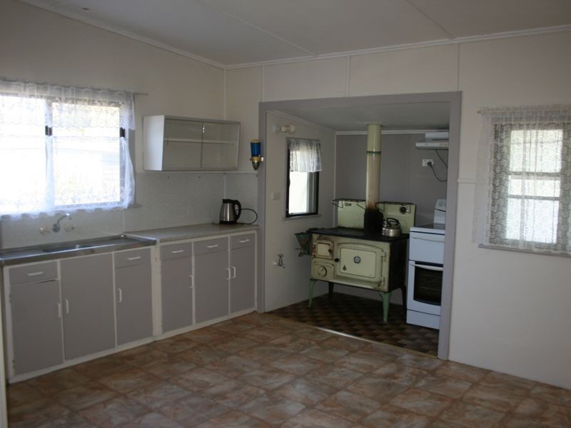 16 OLEANDER ST, Killarney QLD 4373