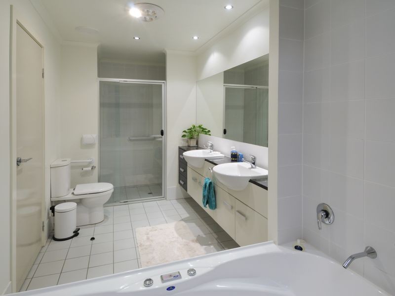 42/8 Belgrave Road, Indooroopilly QLD 4068