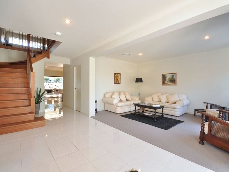 25 Hillside Terrace, St Lucia QLD 4067