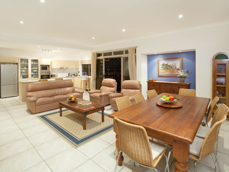 20 Jacksonia Drive, Seventeen Mile Rocks QLD 4073