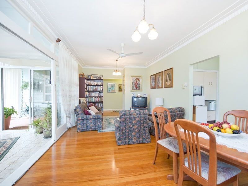 43 Coverdale Street, Indooroopilly QLD 4068