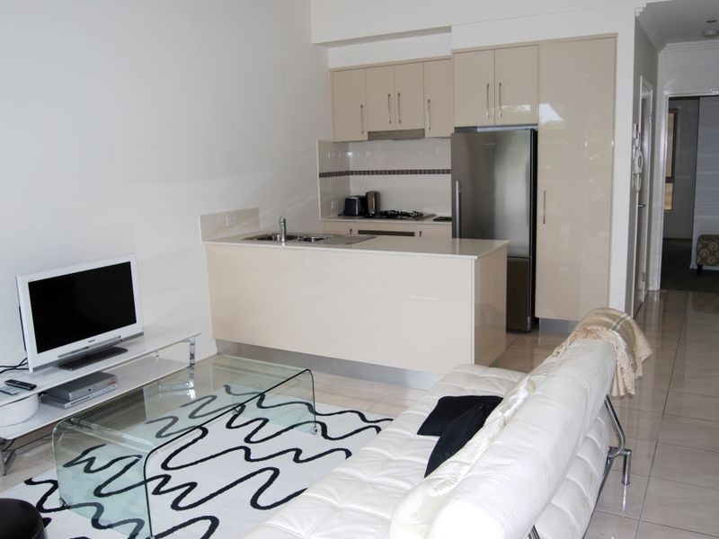 8/76 Durham Street, St Lucia QLD 4067