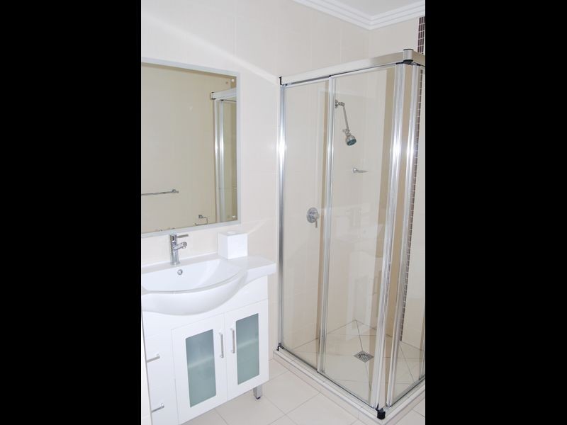 8/76 Durham Street, St Lucia QLD 4067