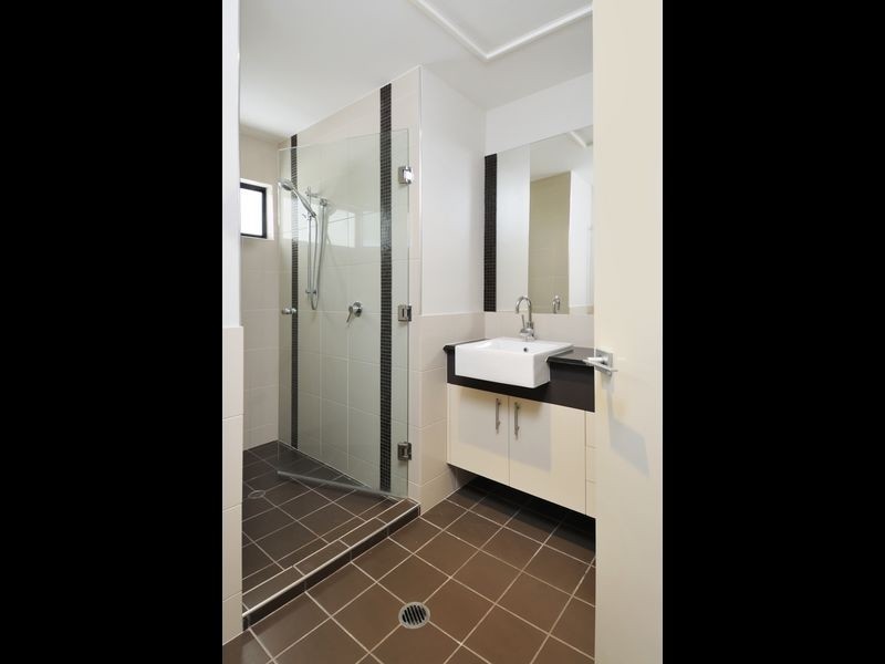 2/52 Miskin Street, Toowong QLD 4066