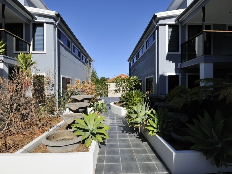 2/52 Miskin Street, Toowong QLD 4066