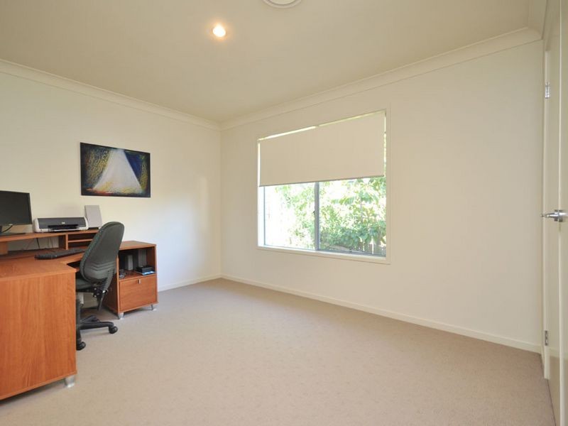 25 Hillside Terrace, St Lucia QLD 4067