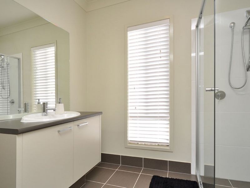 25 Hillside Terrace, St Lucia QLD 4067