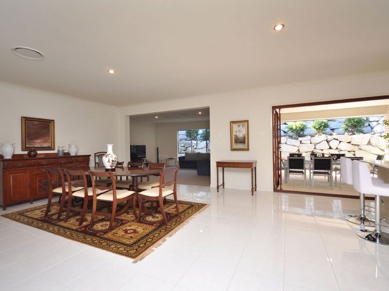 25 Hillside Terrace, St Lucia QLD 4067