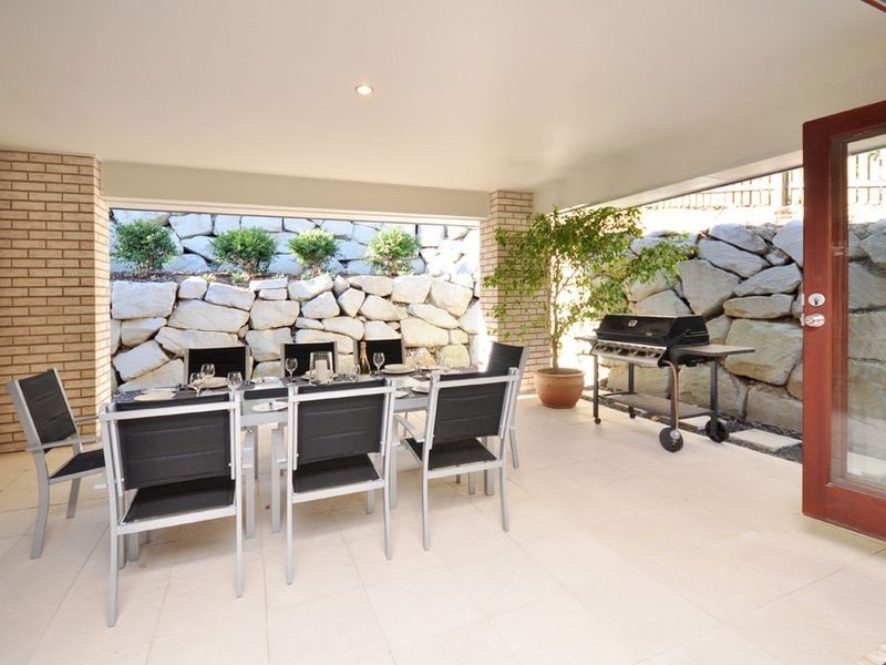 25 Hillside Terrace, St Lucia QLD 4067