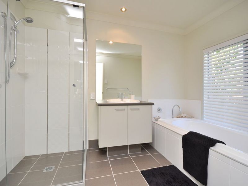 25 Hillside Terrace, St Lucia QLD 4067