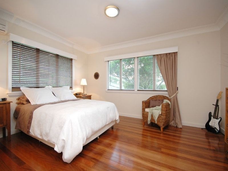 22 Barton Street, Holland Park West QLD 4121