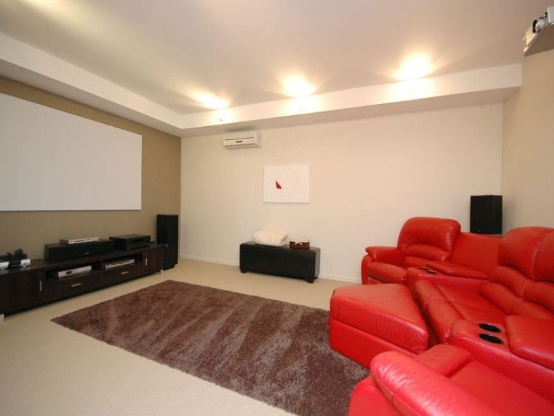 22 Barton Street, Holland Park West QLD 4121