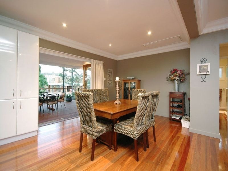 22 Barton Street, Holland Park West QLD 4121