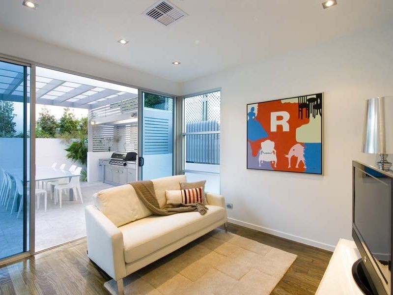 37 Derby Street, Highgate Hill QLD 4101