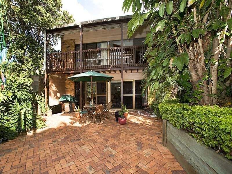 16 Sisley Street, St Lucia QLD 4067