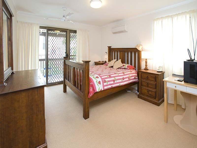 16 Sisley Street, St Lucia QLD 4067