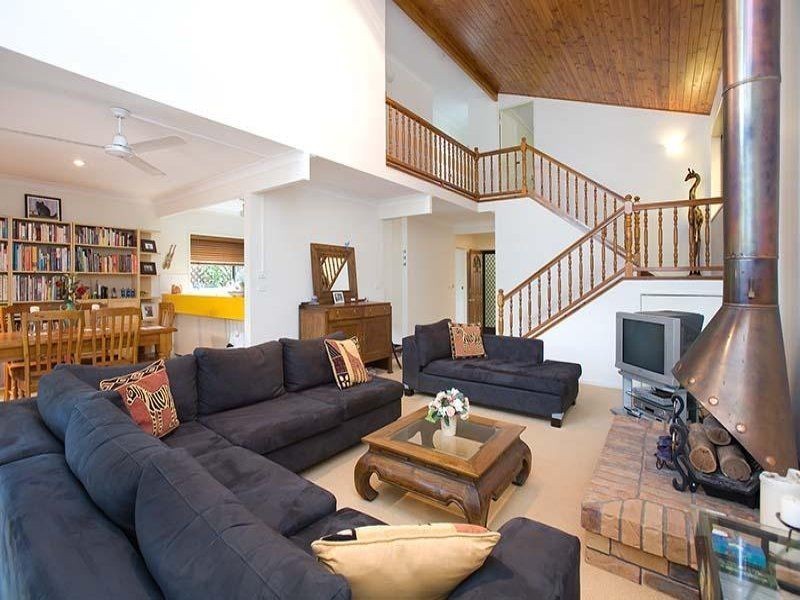 16 Sisley Street, St Lucia QLD 4067