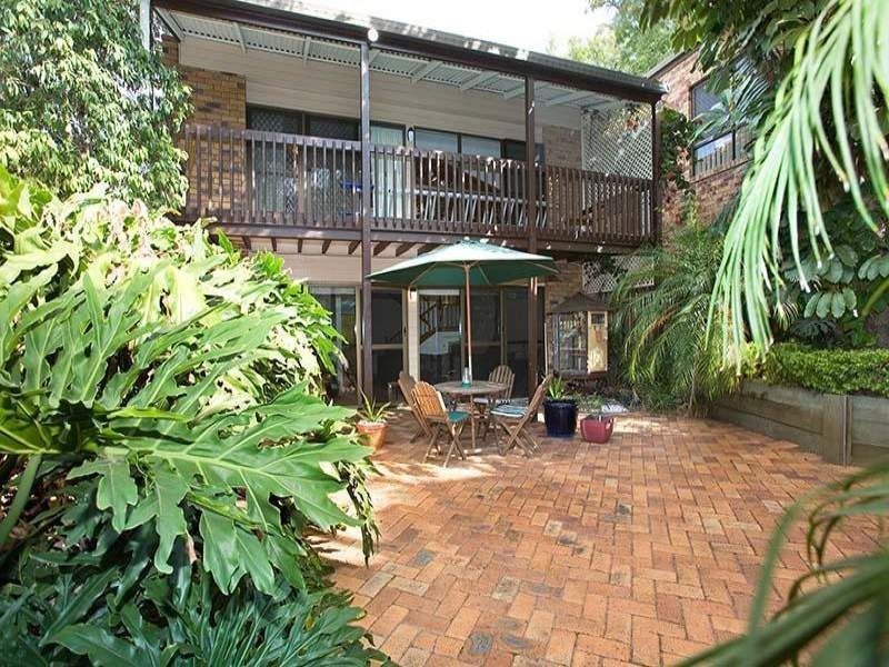 16 Sisley Street, St Lucia QLD 4067