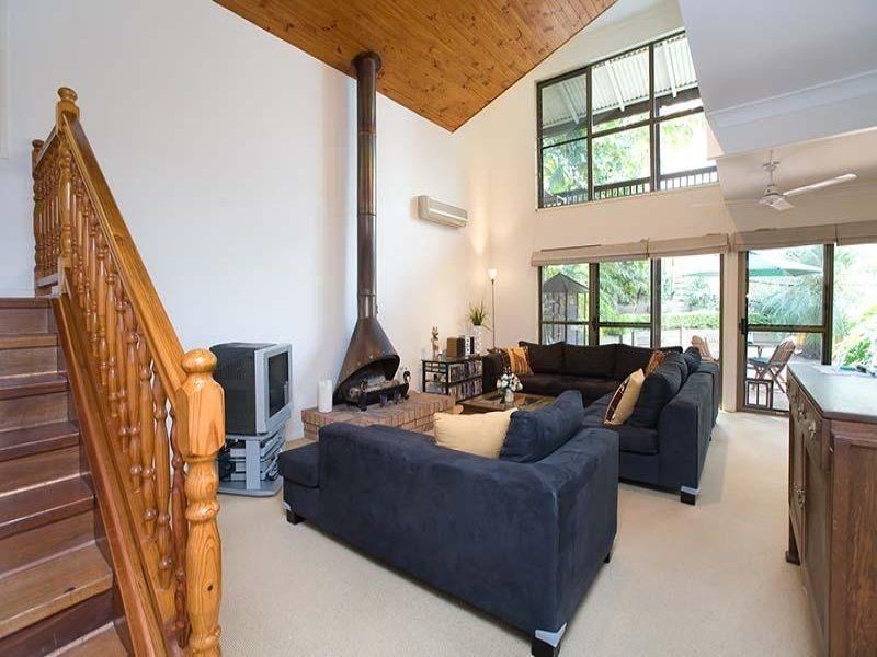 16 Sisley Street, St Lucia QLD 4067