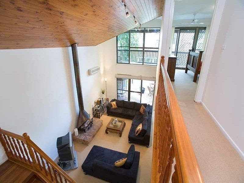 16 Sisley Street, St Lucia QLD 4067