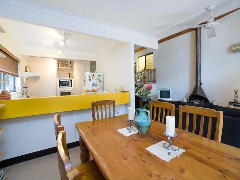 16 Sisley Street, St Lucia QLD 4067