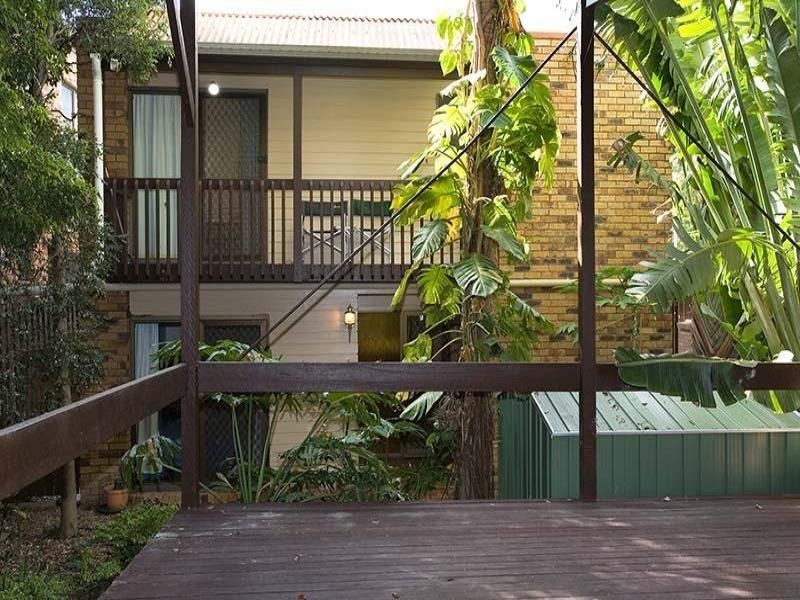16 Sisley Street, St Lucia QLD 4067
