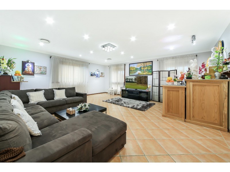 5 Moonbi Close, Greenfield Park NSW 2176