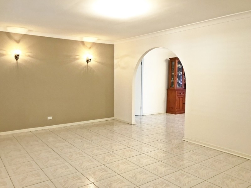 11 Glen Davis Avenue, Bossley Park NSW 2176