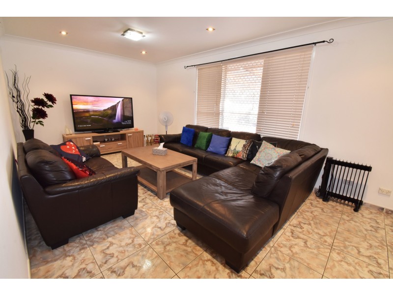 13 Rickard Road, Bossley Park NSW 2176