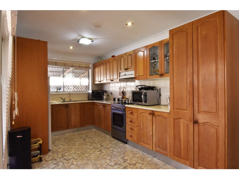 13 Rickard Road, Bossley Park NSW 2176