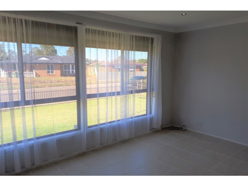 4 Ashgrove Street, St Johns Park NSW 2176