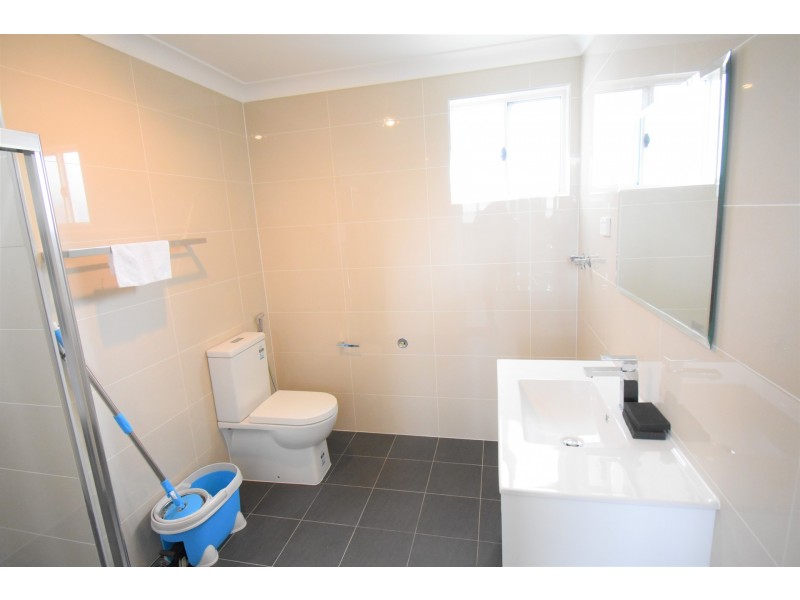 5 Beale Crescent, Fairfield West NSW 2165