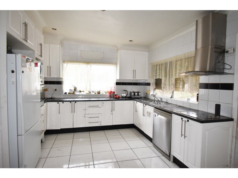 10 Florey Crescent, Mount Pritchard NSW 2170