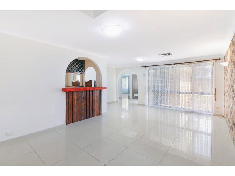8 St Kilda Street, St Johns Park NSW 2176