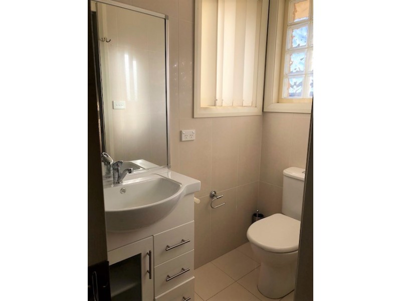 6A Foxlow Street, Canley Heights NSW 2166