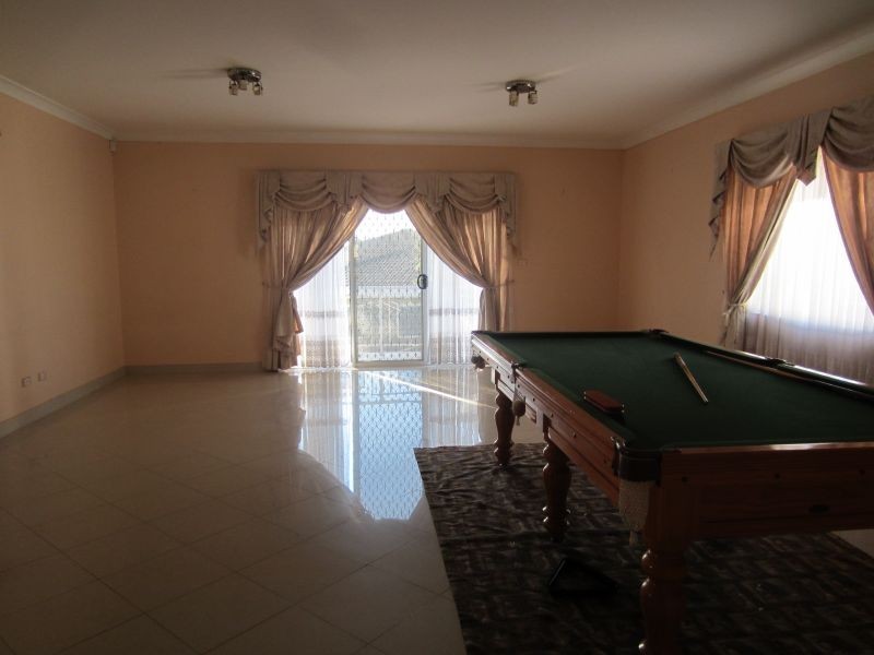 Edensor Park NSW 2176