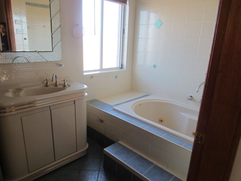 Edensor Park NSW 2176