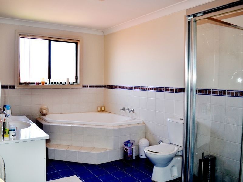 1b San Cristobal Drive, Green Valley NSW 2168