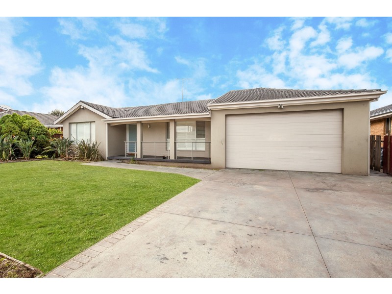 16 Rugby Crescent, Chipping Norton NSW 2170